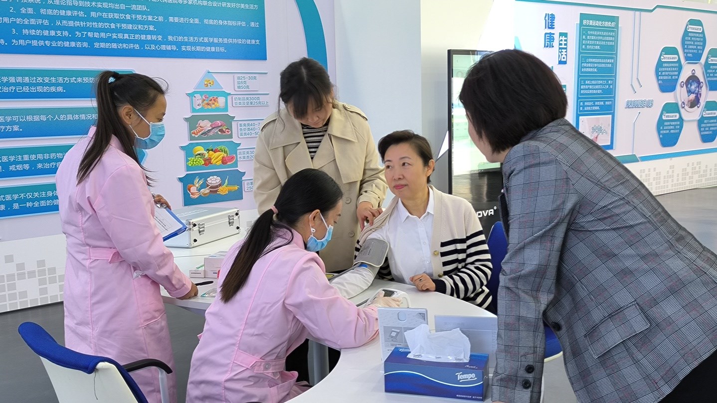 2023年10月20日，市政協(xié)主席劉彤到公司調(diào)研